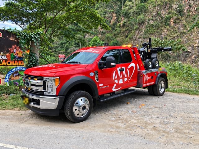 Auxilio mecánico de Grúas Triple A